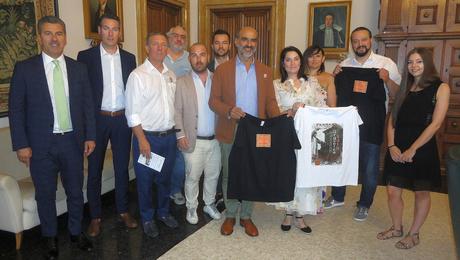Tenzone Argentea, bandiere e musici protagonisti delle gare in piazza Municipio