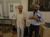 Artista Vito Tumiati con assessore Massimo Maisto per inaugurazione mostra dedicata all'Orlando Furioso (foto Ufficio Stampa del Comune)
