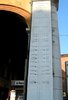 Padimetro con i livelli raggiunti dalle piene a Ferrara in corso Martiri della libertà