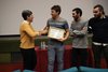 L'assessora comunale Chiara Sapigni consegna i premi del concorso "F(ilm)a la cosa giusta" a Ferrara