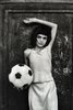 "La bambina con il pallone" di Letizia Battaglia, Palermo 1980