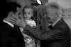 Carlo Bassi con il nipote Gabriele e in braccio la bisnipote Beatrice.jpg