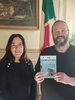 L'assessore Cristina Coletti e il sindaco Alan Fabbri con libro I love my Meis.jpeg