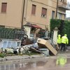 PoliziaFerrara, recupero materiale alluvione.jpg