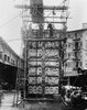 1948, Fototeca della Veneranda Fabbrica del Duomo di Milano,la grande porta bronzea progettata dallo scultore Arrigo Minerbi