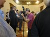 Il critico Gianni Cerioli tra il pubblico per inaugurazione della mostra di VitoTumiati (foto Ufficio stampa del Comune)