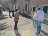 Il vicesindaco Nicola Lodi con i cittadini di Albarea durante la tappa dell'Ufficio Mobile del Comune di Ferrara nella frazione