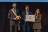 Premi Comuni virtuosi Plastic Free2023 conferiti a BO: ass. Alessandro Balboni con referente Plastic Free FE Carlo Santoro e ER Angelica Pantarelli