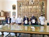 Firma dell'accordo tra Comune e Università di Ferrara: sa sinistra ass. Maggi, dirigente Magnani, vicesindaco Nicola Lodi, il rettore dell'Università Giorgio Zauli, il sindaco Alan Fabbri e l'ass Alessandro Balboni- Ferrara, 17 giugno 2021
