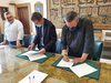 La firma dell'accordo da parte del sindaco Alan Fabbri e del rettore dell'Università di Ferrara Giorgio Zauli, Ferrara, 17 giugno 2021