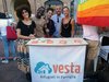 Banchetto del progetto Vesta dedicato all'accoglienza in famiglia di rifugiati