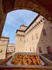 Castello Estense e il piatto tipico ferrarese dei cappellacci