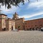 Via Coperta chiusa tra Palazzo Municipale e Castello Estense per avvio dei lavori di restauro e consolidamento