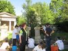 Cimitero ebraico di Ferrara durante intervento di pulitura a cura studenti Liceo Ariosto