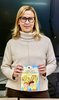 L'ass. Chiara Scaramagli alla consegna dei libri scuole - Don Milani, 5 febbraio 2025