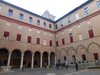 La corte interna del castello estense dove ci sono gli uffici di informazione turistica IAT
