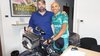 L'assessore comunale allo Sport Simone Merli con il cicloturista Giuseppe Campochiaro