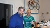 L'assessore comunale allo Sport Simone Merli con il cicloturista Giuseppe Campochiaro
