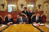 La firma del Patto  presidente della Provincia di Modena Muzzarelli con tagliani e Merola (BO 29nov2017)
