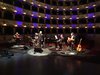 Enrico Ruggeri sul palco con la band (foto Archivio Fondazione Teatro Comunale di Ferrara, foto Marco Caselli Nirmal)