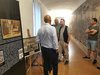 Eroi e stemmi di carta - inauguraz mostra figurine in Municipio di Ferrara con prefetto Marchesiello e curatori foto GioM