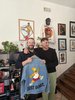 Fabbri con Luca Luciani e una creazione del maestro d'arte a tema Simpson