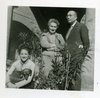 Claudio Varese, Valeria e Dora Bassani nel giardino 1950 circa - Ferrara, mostra "Giorgio Bassani e la casa della magnolia"