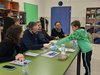 I bambini consegnano i propri disegni per il sindaco _ Libri consegnati alla Scuola Tumiati Ferrara