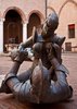 Le donne, i cavallier, l’arme, gli amori. Umanità di Sara Bolzani e Nicola Zamboni nel cortile del Castello Estense