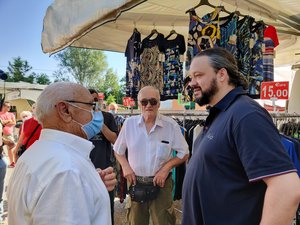 Il sindaco Alan Fabbri al primo appuntamento del Mercato settimanale di Cona