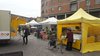 Banchi dei produttori agricoli per il Mercato contadino del venerdì nello spiazzo di via Donatori di Sangue a Ferrara (foto GioM)