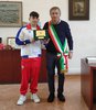 La consegna della targa a Steven Matteo della società Palagym da parte dell'assessore Andrea Maggi - Ferrara, 2 dicembre 2022