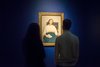 Visitatori davanti al quadro "Ricordo di un dolore" dipinto da Giuseppe Pellizza da Volpedo