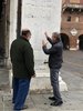 Francesco Scafuri (Comune) davanti al Padimetro con il conduttore della trasmissione "Giorgione lungo il Po"