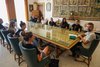 La squadra San Pio X di volley femminile neo promossa accolta da assessore Francesco Carità - Comune di Ferrara (foto FVecch)