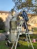 La pulizia del busto di Battisti  al Parco Massari di Ferrara