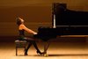 Yuja Wang che sarà al Teatro comunale Ferrara (©Ian Douglas)