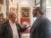 L'antiquario Domenico 'Carlo' Zoboli con il sindaco Alan Fabbri